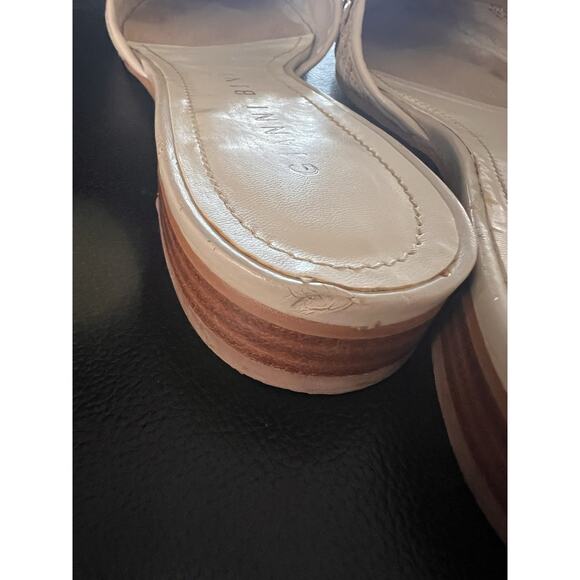Gianni Bini Beige Leather Nude Floral Slides Size 8 Neutral Sandals - Picture 6 of 6
